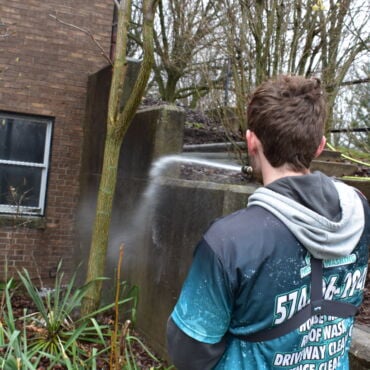 Residential exterior cleaning services -soft washing service