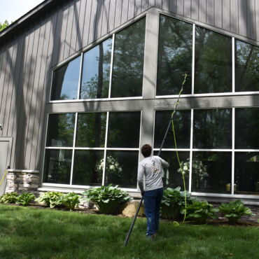 Why Multi-Site Businesses Trust Prime & Shine for Consistent, Professional Commercial Window Cleaning