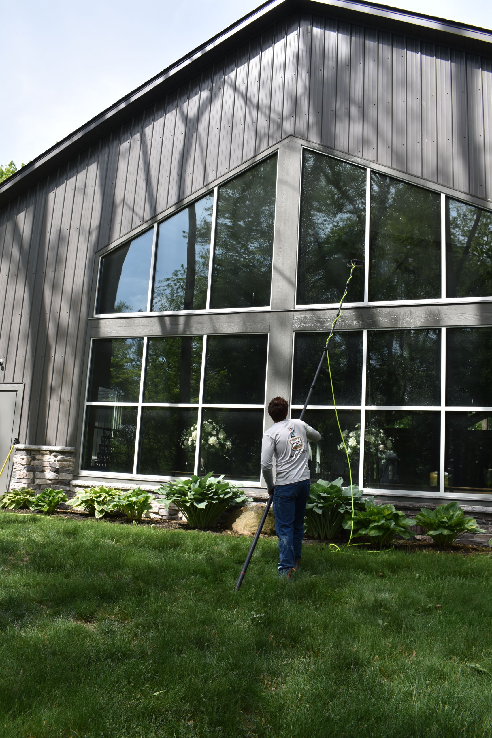 Why Multi-Site Businesses Trust Prime & Shine for Consistent, Professional Commercial Window Cleaning